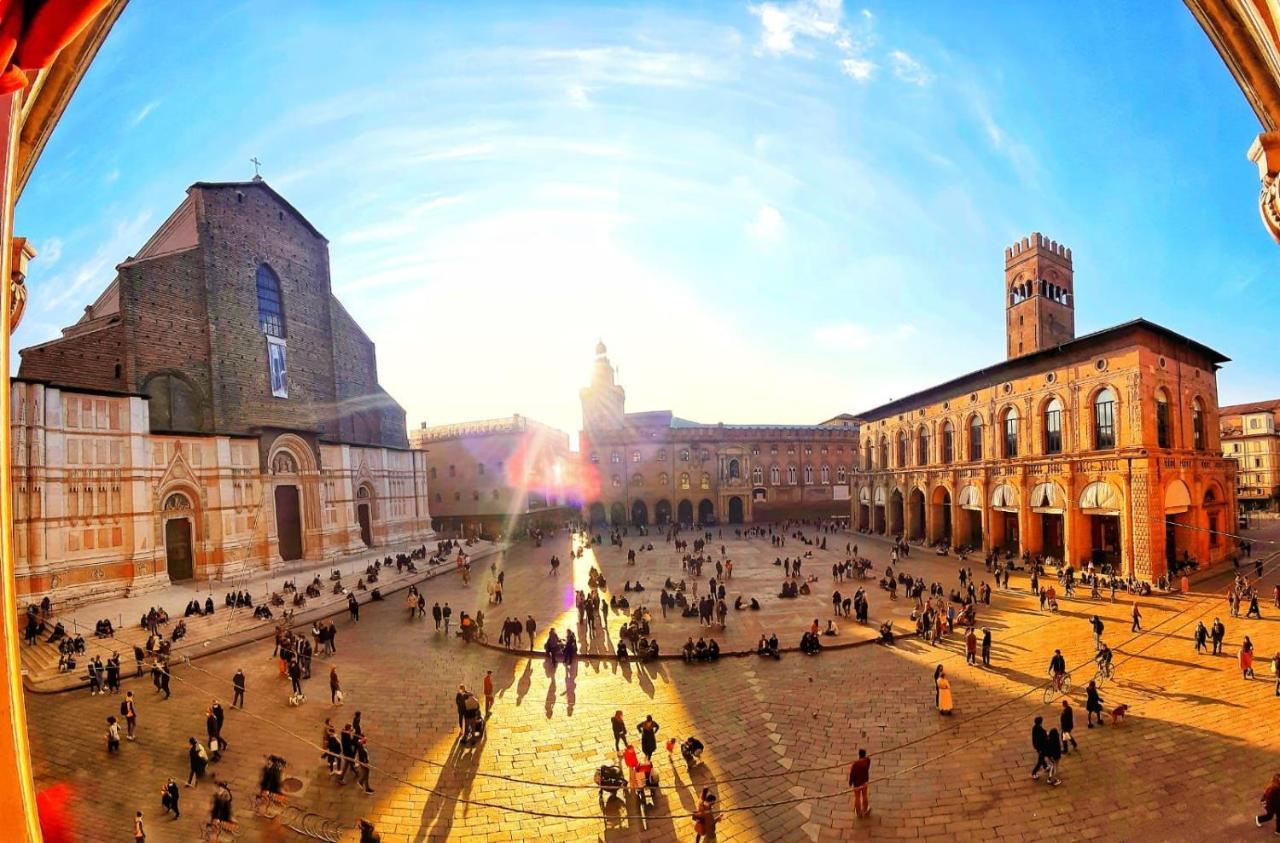 Urbanicooh Paracelso - Piazza Maggiore View Bologna Luaran gambar